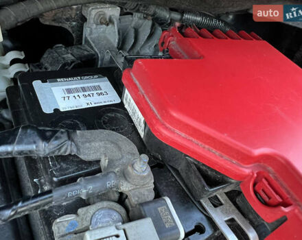 Чорний Рено Зое, об'ємом двигуна 0 л та пробігом 140 тис. км за 9200 $, фото 88 на Automoto.ua