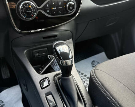 Черный Рено Зое, объемом двигателя 0 л и пробегом 99 тыс. км за 9950 $, фото 24 на Automoto.ua