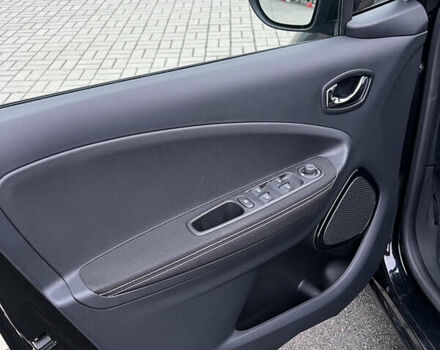 Черный Рено Зое, объемом двигателя 0 л и пробегом 100 тыс. км за 9200 $, фото 19 на Automoto.ua