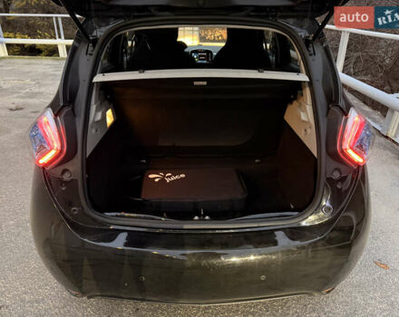 Черный Рено Зое, объемом двигателя 0 л и пробегом 46 тыс. км за 9700 $, фото 24 на Automoto.ua