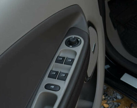 Чорний Рено Зое, об'ємом двигуна 0 л та пробігом 70 тис. км за 9999 $, фото 8 на Automoto.ua