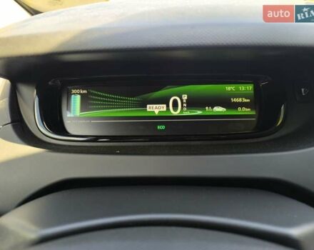 Черный Рено Зое, объемом двигателя 0 л и пробегом 143 тыс. км за 9500 $, фото 8 на Automoto.ua