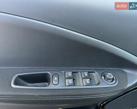 Черный Рено Зое, объемом двигателя 0 л и пробегом 152 тыс. км за 8700 $, фото 10 на Automoto.ua