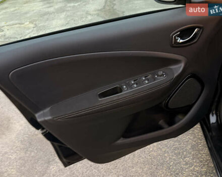 Черный Рено Зое, объемом двигателя 0 л и пробегом 46 тыс. км за 9700 $, фото 13 на Automoto.ua