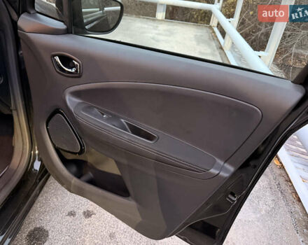 Черный Рено Зое, объемом двигателя 0 л и пробегом 46 тыс. км за 9700 $, фото 20 на Automoto.ua