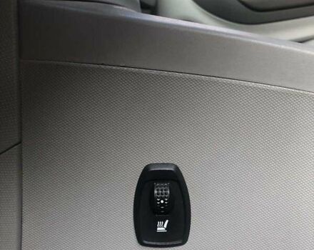 Черный Рено Зое, объемом двигателя 0 л и пробегом 165 тыс. км за 9500 $, фото 26 на Automoto.ua