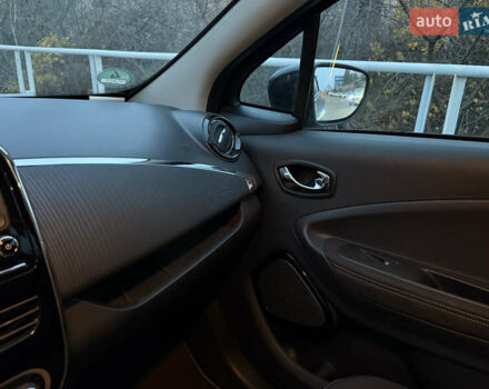 Черный Рено Зое, объемом двигателя 0 л и пробегом 46 тыс. км за 9700 $, фото 21 на Automoto.ua