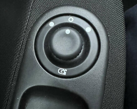 Черный Рено Зое, объемом двигателя 0 л и пробегом 100 тыс. км за 9200 $, фото 25 на Automoto.ua