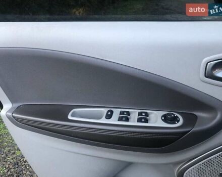 Черный Рено Зое, объемом двигателя 0 л и пробегом 165 тыс. км за 9500 $, фото 22 на Automoto.ua