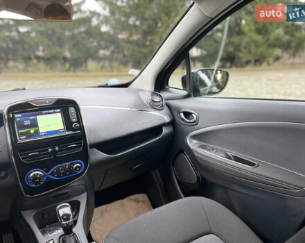 Черный Рено Зое, объемом двигателя 0 л и пробегом 85 тыс. км за 9600 $, фото 23 на Automoto.ua