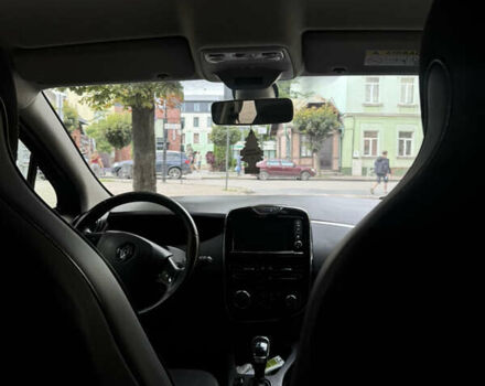 Черный Рено Зое, объемом двигателя 0 л и пробегом 81 тыс. км за 8800 $, фото 13 на Automoto.ua