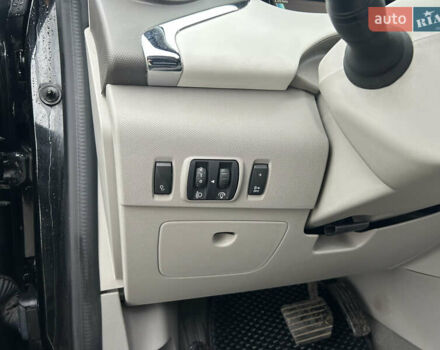 Черный Рено Зое, объемом двигателя 0 л и пробегом 51 тыс. км за 10400 $, фото 17 на Automoto.ua