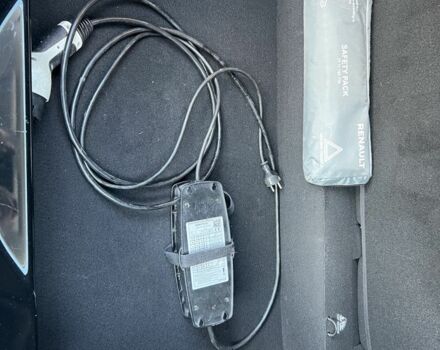 Черный Рено Зое, объемом двигателя 0 л и пробегом 139 тыс. км за 9500 $, фото 15 на Automoto.ua