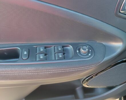 Черный Рено Зое, объемом двигателя 0 л и пробегом 128 тыс. км за 9600 $, фото 8 на Automoto.ua