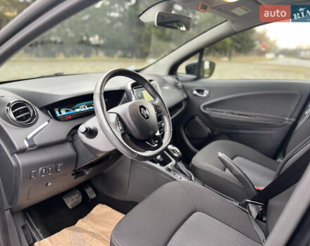 Черный Рено Зое, объемом двигателя 0 л и пробегом 85 тыс. км за 9600 $, фото 25 на Automoto.ua