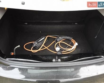 Черный Рено Зое, объемом двигателя 0 л и пробегом 100 тыс. км за 8998 $, фото 19 на Automoto.ua