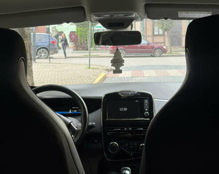 Черный Рено Зое, объемом двигателя 0 л и пробегом 81 тыс. км за 8800 $, фото 8 на Automoto.ua