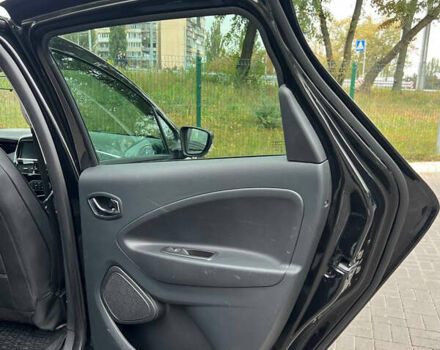 Черный Рено Зое, объемом двигателя 0 л и пробегом 92 тыс. км за 9299 $, фото 12 на Automoto.ua