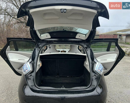 Черный Рено Зое, объемом двигателя 0 л и пробегом 51 тыс. км за 10400 $, фото 21 на Automoto.ua