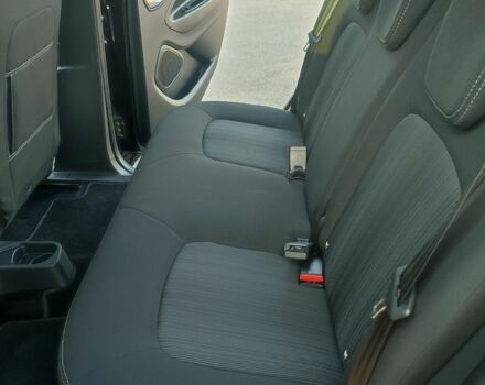 Черный Рено Зое, объемом двигателя 0 л и пробегом 128 тыс. км за 9600 $, фото 11 на Automoto.ua