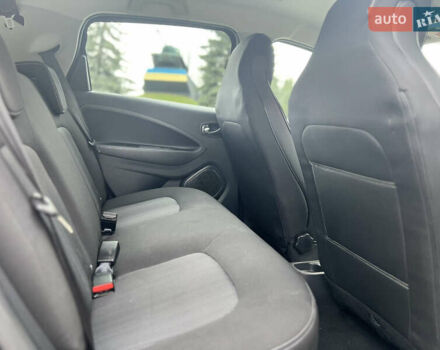 Черный Рено Зое, объемом двигателя 0 л и пробегом 85 тыс. км за 9600 $, фото 30 на Automoto.ua