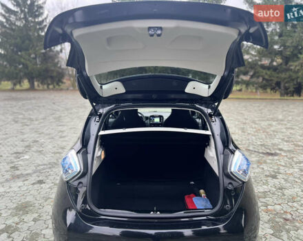 Черный Рено Зое, объемом двигателя 0 л и пробегом 85 тыс. км за 9600 $, фото 31 на Automoto.ua