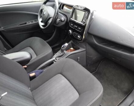 Черный Рено Зое, объемом двигателя 0 л и пробегом 101 тыс. км за 8750 $, фото 10 на Automoto.ua