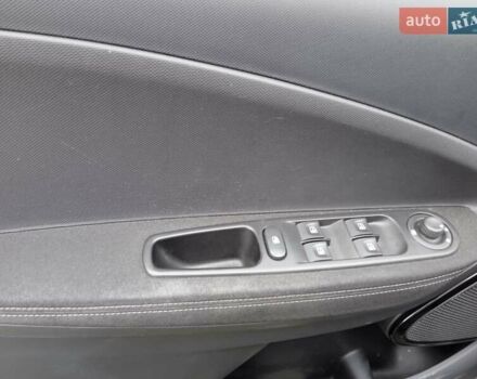 Черный Рено Зое, объемом двигателя 0 л и пробегом 100 тыс. км за 8998 $, фото 14 на Automoto.ua