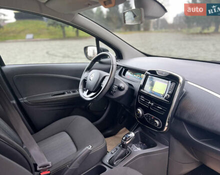 Черный Рено Зое, объемом двигателя 0 л и пробегом 85 тыс. км за 9600 $, фото 26 на Automoto.ua