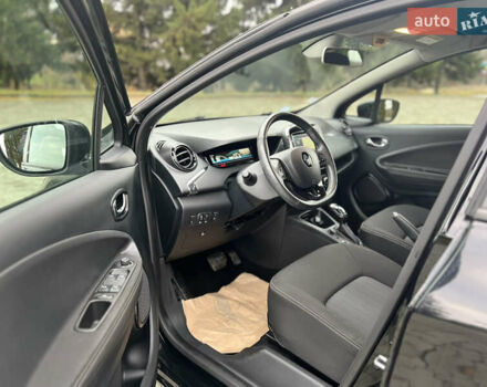 Черный Рено Зое, объемом двигателя 0 л и пробегом 85 тыс. км за 9600 $, фото 28 на Automoto.ua