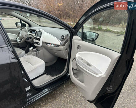 Черный Рено Зое, объемом двигателя 0 л и пробегом 51 тыс. км за 10400 $, фото 12 на Automoto.ua
