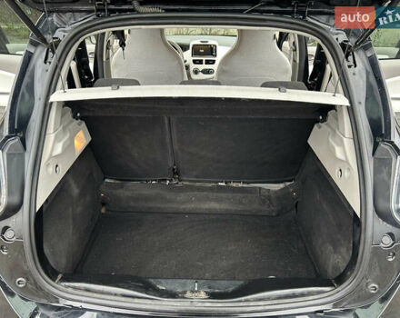 Черный Рено Зое, объемом двигателя 0 л и пробегом 51 тыс. км за 10400 $, фото 22 на Automoto.ua
