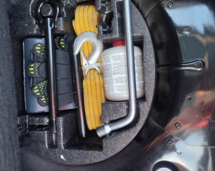 Черный Рено Зое, объемом двигателя 0 л и пробегом 128 тыс. км за 9600 $, фото 14 на Automoto.ua