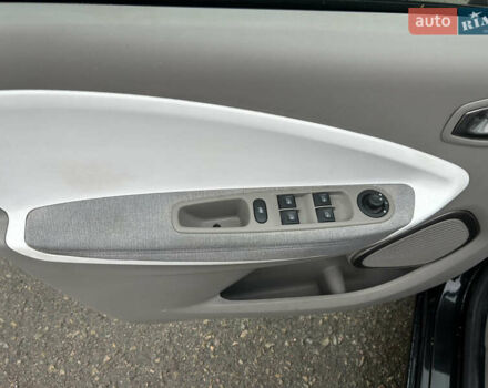 Черный Рено Зое, объемом двигателя 0 л и пробегом 51 тыс. км за 10400 $, фото 16 на Automoto.ua