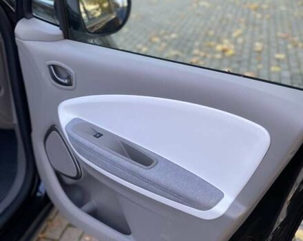 Черный Рено Зое, объемом двигателя 0 л и пробегом 15 тыс. км за 10650 $, фото 25 на Automoto.ua