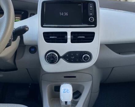 Черный Рено Зое, объемом двигателя 0 л и пробегом 15 тыс. км за 10650 $, фото 37 на Automoto.ua