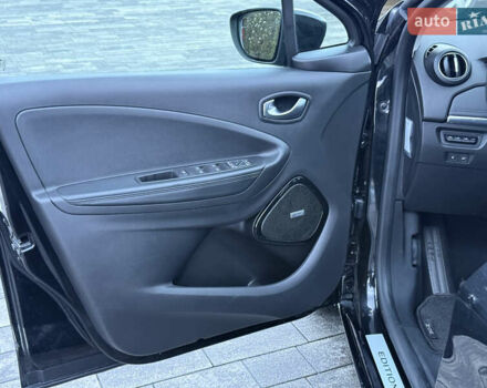 Черный Рено Зое, объемом двигателя 0 л и пробегом 129 тыс. км за 13700 $, фото 16 на Automoto.ua