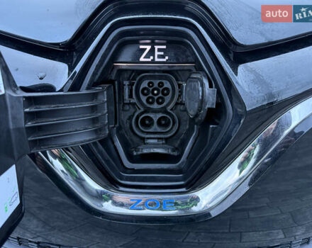 Черный Рено Зое, объемом двигателя 0 л и пробегом 129 тыс. км за 13700 $, фото 23 на Automoto.ua