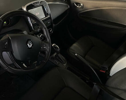 Черный Рено Зое, объемом двигателя 0 л и пробегом 49 тыс. км за 10900 $, фото 6 на Automoto.ua