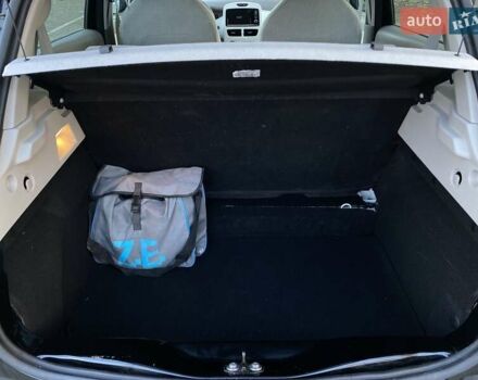 Черный Рено Зое, объемом двигателя 0 л и пробегом 15 тыс. км за 10650 $, фото 41 на Automoto.ua