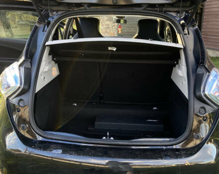 Черный Рено Зое, объемом двигателя 0 л и пробегом 49 тыс. км за 10900 $, фото 3 на Automoto.ua