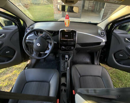 Черный Рено Зое, объемом двигателя 0 л и пробегом 49 тыс. км за 10900 $, фото 4 на Automoto.ua