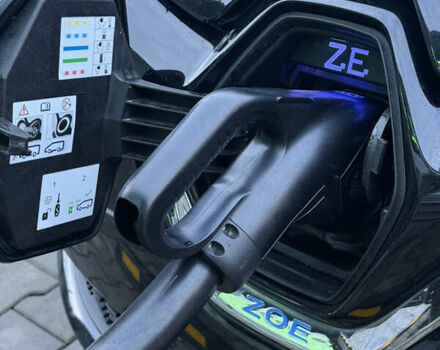 Черный Рено Зое, объемом двигателя 0 л и пробегом 129 тыс. км за 13700 $, фото 24 на Automoto.ua