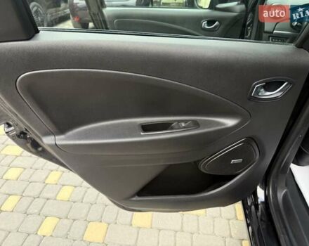 Чорний Рено Зое, об'ємом двигуна 0 л та пробігом 30 тис. км за 13900 $, фото 48 на Automoto.ua