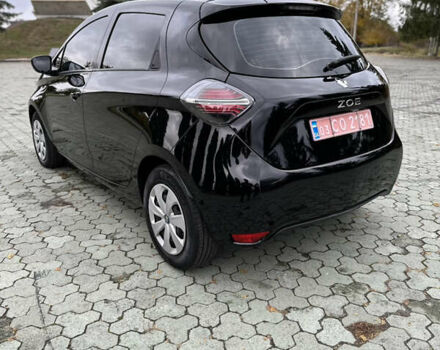 Черный Рено Зое, объемом двигателя 0 л и пробегом 30 тыс. км за 16000 $, фото 5 на Automoto.ua