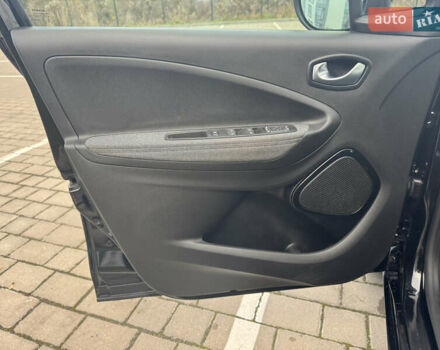 Черный Рено Зое, объемом двигателя 0 л и пробегом 125 тыс. км за 11999 $, фото 33 на Automoto.ua