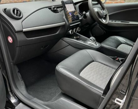 Черный Рено Зое, объемом двигателя 0 л и пробегом 100 тыс. км за 7000 $, фото 5 на Automoto.ua