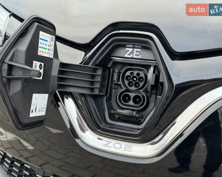 Черный Рено Зое, объемом двигателя 0 л и пробегом 125 тыс. км за 11999 $, фото 91 на Automoto.ua