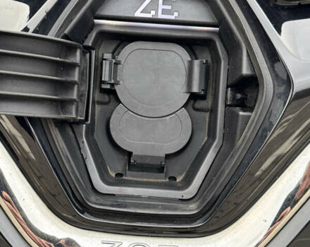 Черный Рено Зое, объемом двигателя 0 л и пробегом 125 тыс. км за 11999 $, фото 90 на Automoto.ua