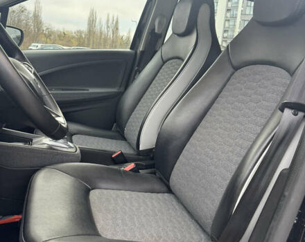 Черный Рено Зое, объемом двигателя 0 л и пробегом 125 тыс. км за 11999 $, фото 36 на Automoto.ua